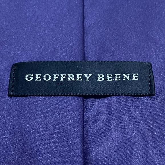 Tie by Geoffrey Beene - Picture 2 of 3